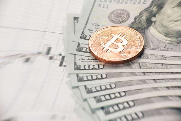 Czy warto zainwestować w Bitcoina? Jakie są zalety takiego tradingu?